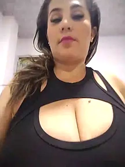 Busty_divorced_mom