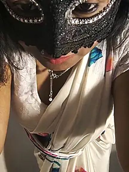 DIRTYSECRET_QUEEN_07