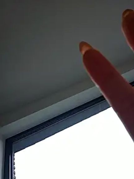 Hornyblond_Bella