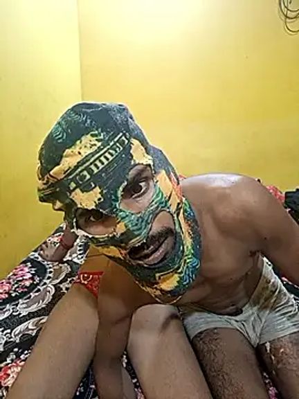Karisma-sexy-couple