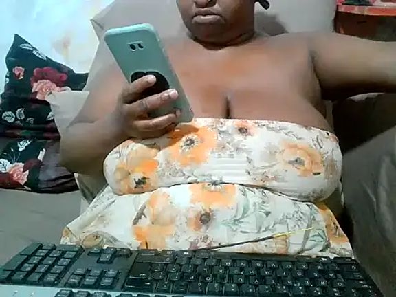 bustydivaxx21