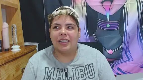 Hailey_Curvy