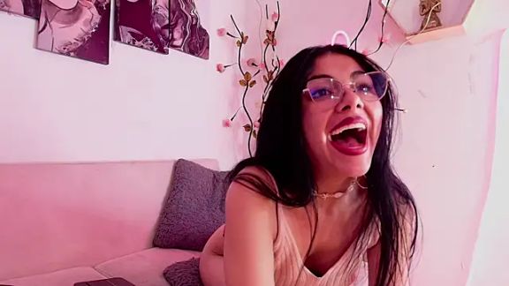 chloe_kiss1