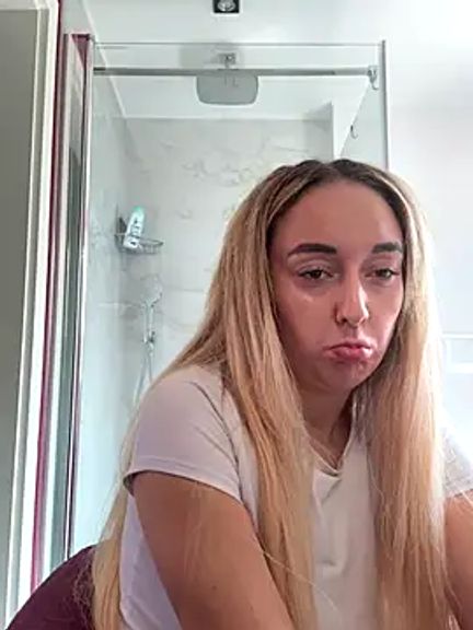 BlondBellaaxx