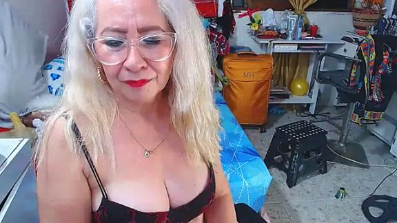 lucy_belle_bm