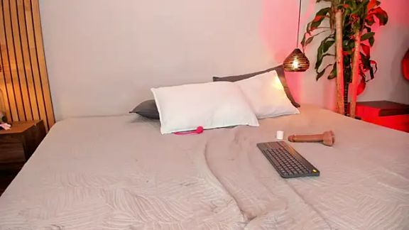REINA_ADAHARA