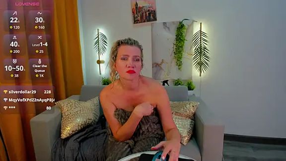 Luna__Lewis