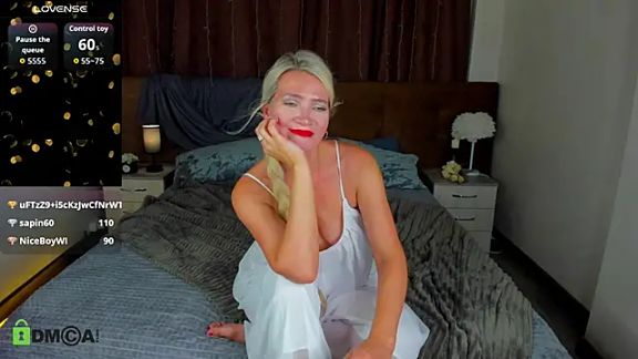 Luna__Lewis