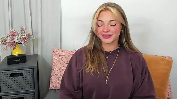 LilyBlondee