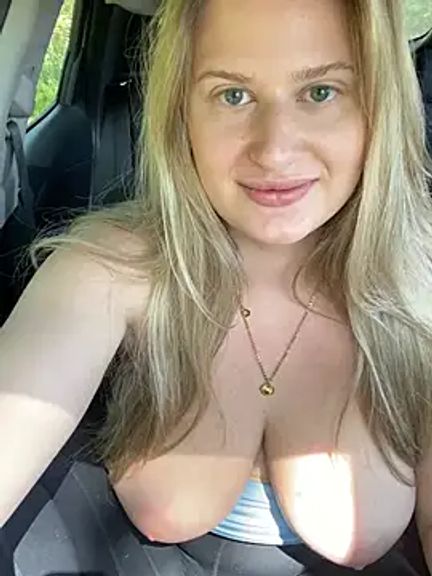 Busty-Ellie