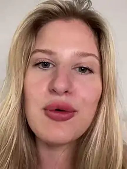 Busty-Ellie