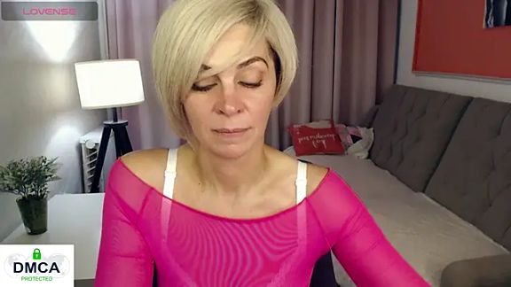 Blonde_lola444