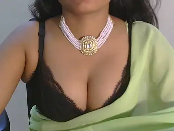 hottest_mahii