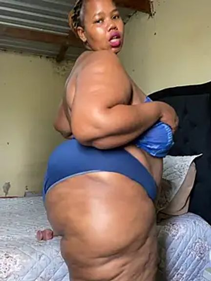 Curvycandy95