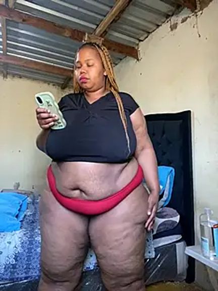 Curvycandy95