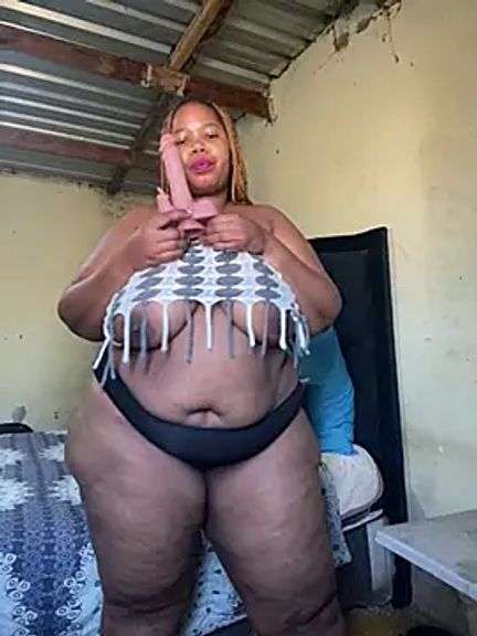 Curvycandy95