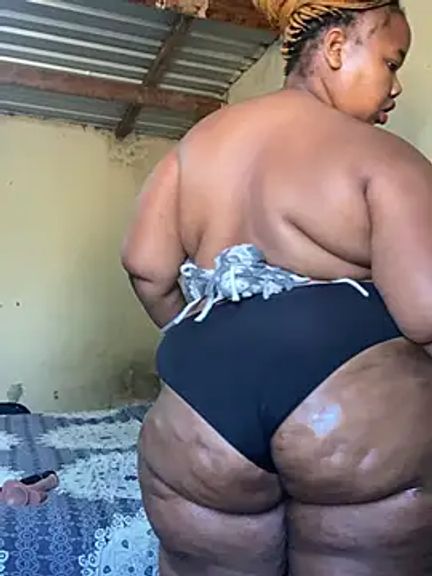 Curvycandy95