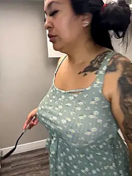 latina_curvy22