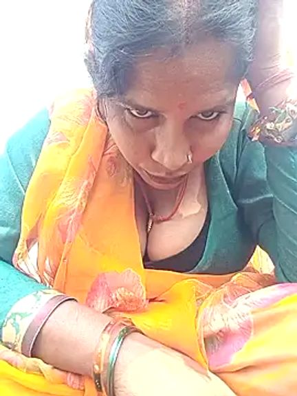 Hot_Seema83