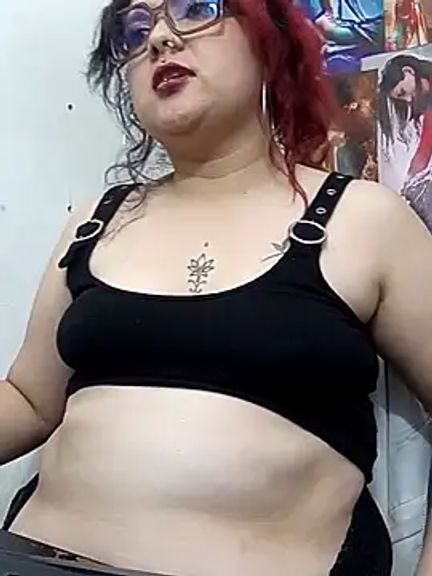 Curvy-Queen