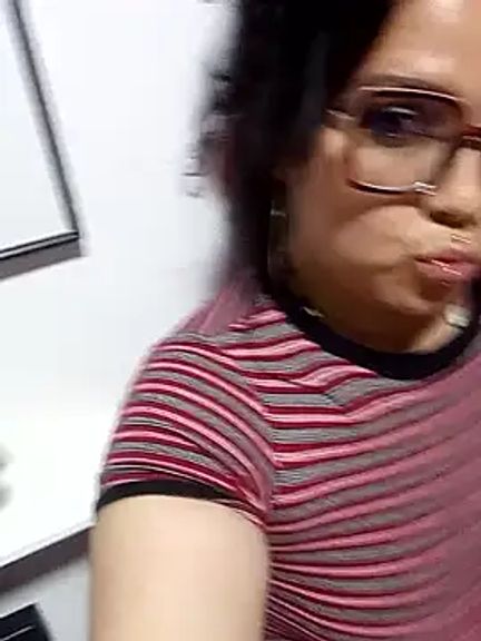 Curvy-Queen