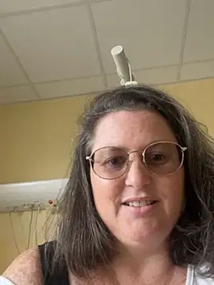 Beatricefrench-curvy-milf