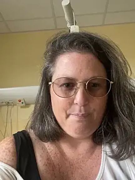 Beatricefrench-curvy-milf