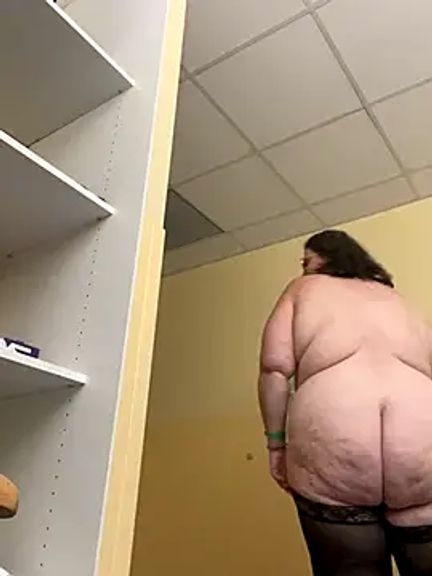 Beatricefrench-curvy-milf