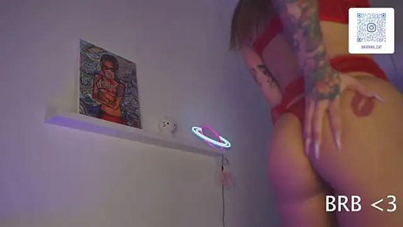 Lady3Holes