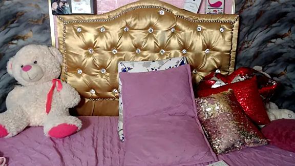 Mia_queen_21