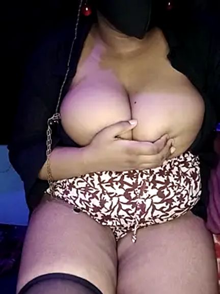 Hot_Girl_Dimple