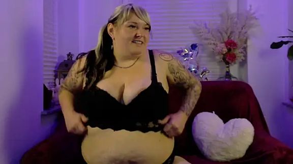 CurvyAngelina_Official