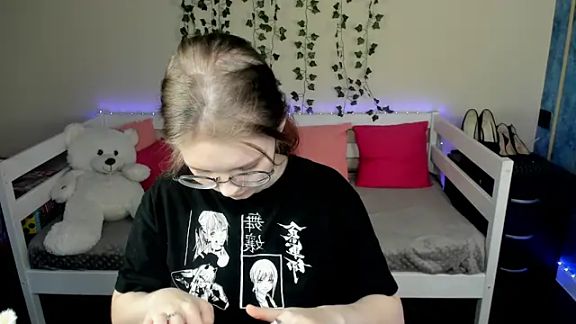 shy_elina01