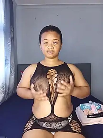 Sultrytits6