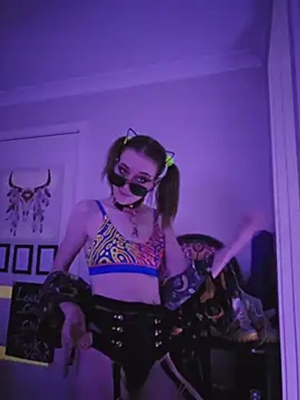 lonely_Cosplay_chick