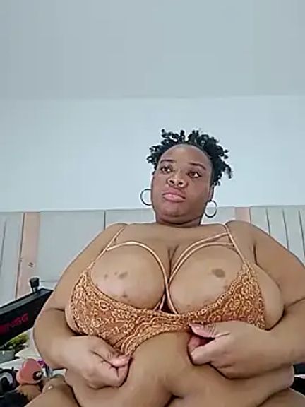 Breisy_bigboobs