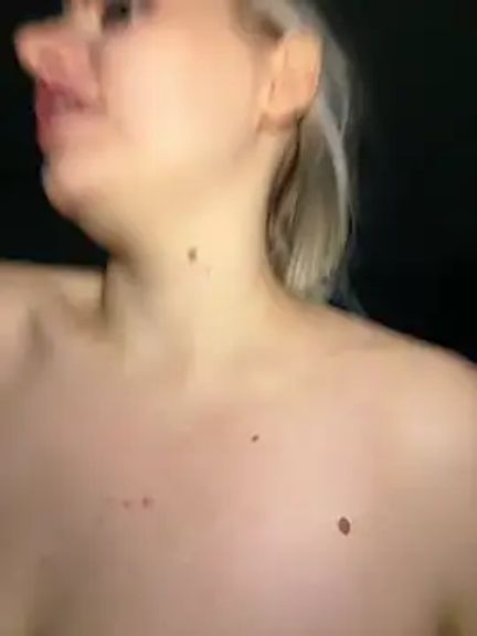 HugeBoobsAlice