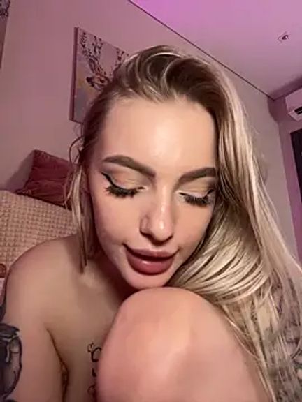 HugeBoobsAlice