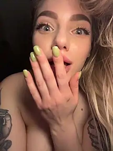 HugeBoobsAlice