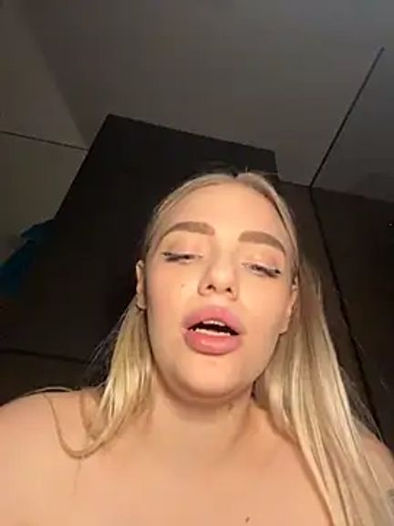 HugeBoobsAlice