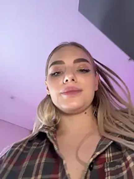 HugeBoobsAlice