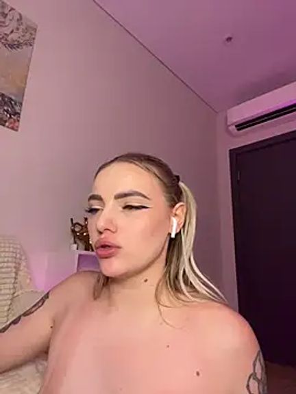 HugeBoobsAlice