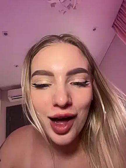 HugeBoobsAlice