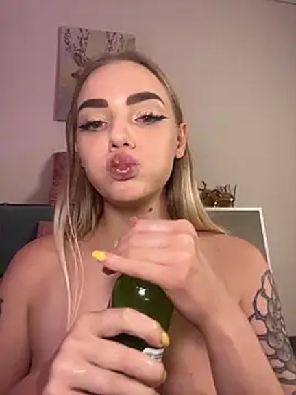 HugeBoobsAlice