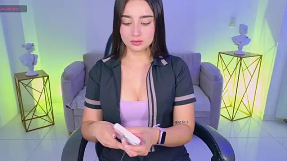 Ariana_Monroe01