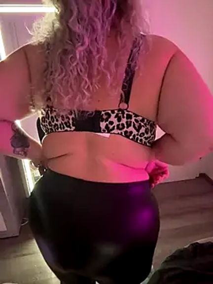 CurvyAnonymousGirl89