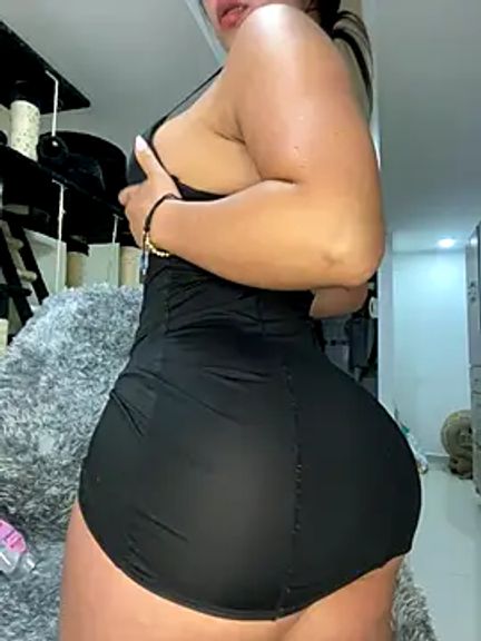 MiaJones21