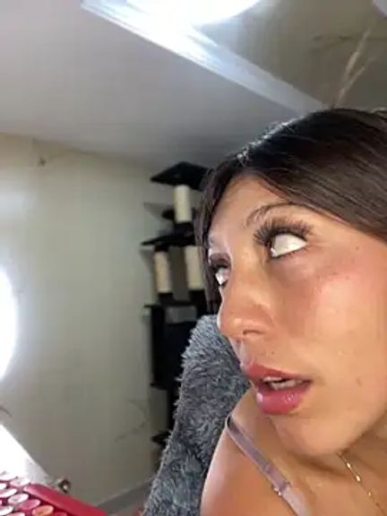 MiaJones21