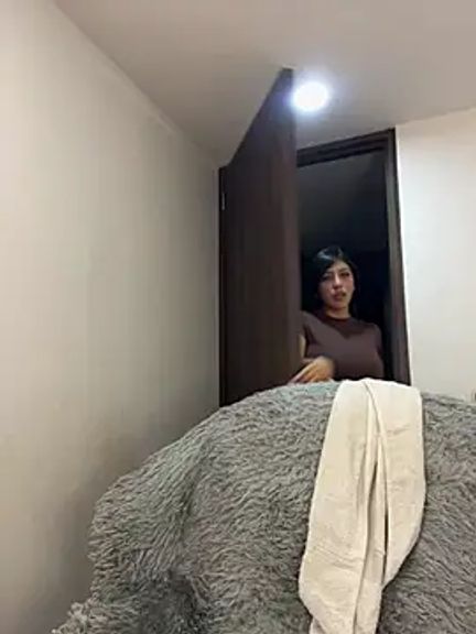 MiaJones21