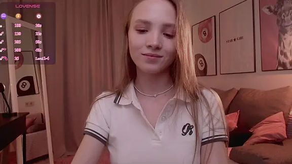 Adria_Arjona